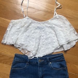 Adorable white lace flower crop top - Size 4